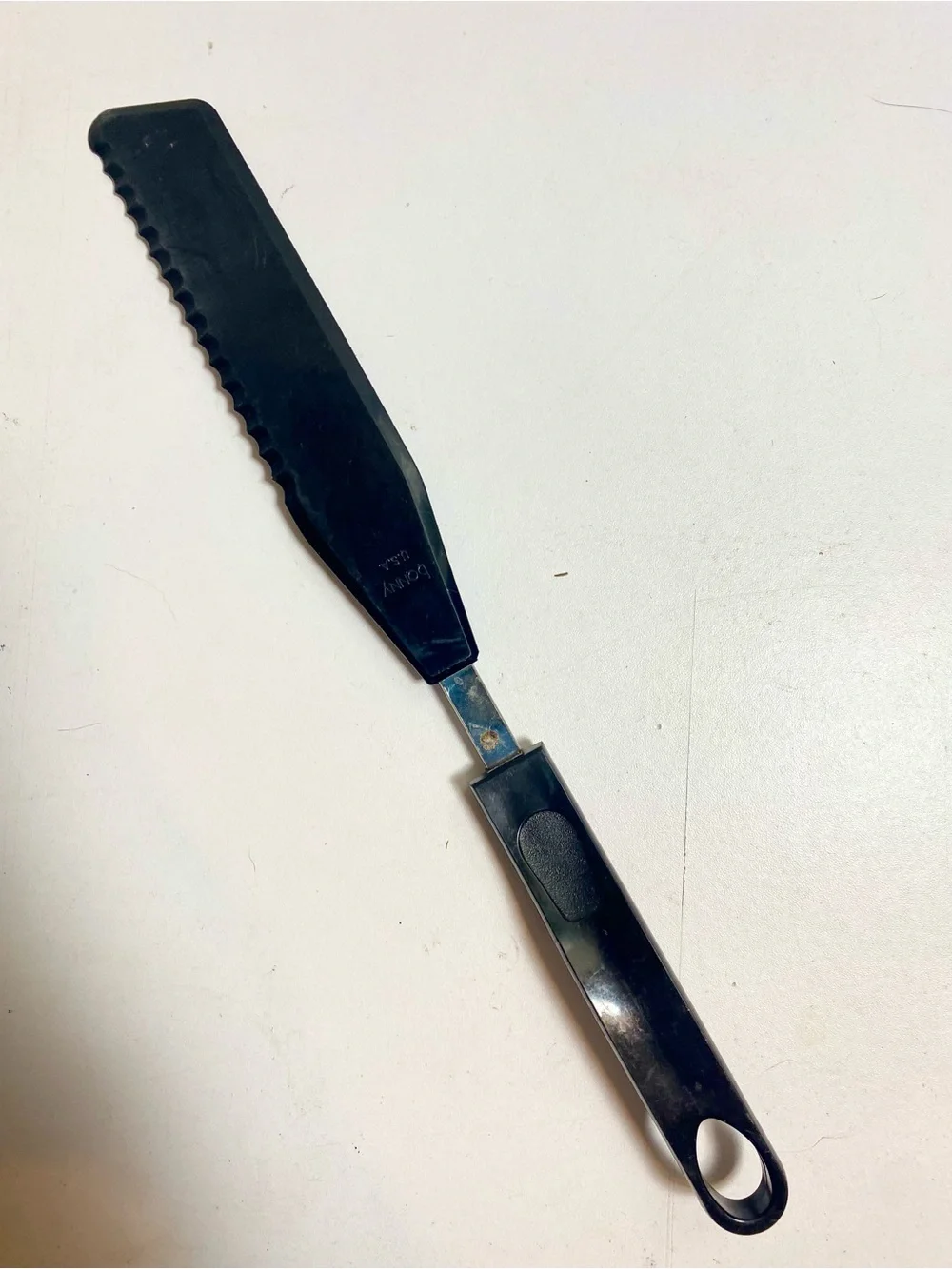 Bonny black serrated